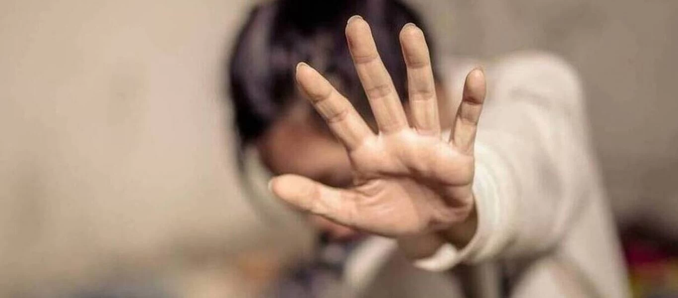 Θεσσαλονίκη - Εφιάλτης για δύο αδερφές: «Η μάνα μου με βίαζε όταν ήμουν μικρή - Μας έχουν καταστρέψει τη ζωή»